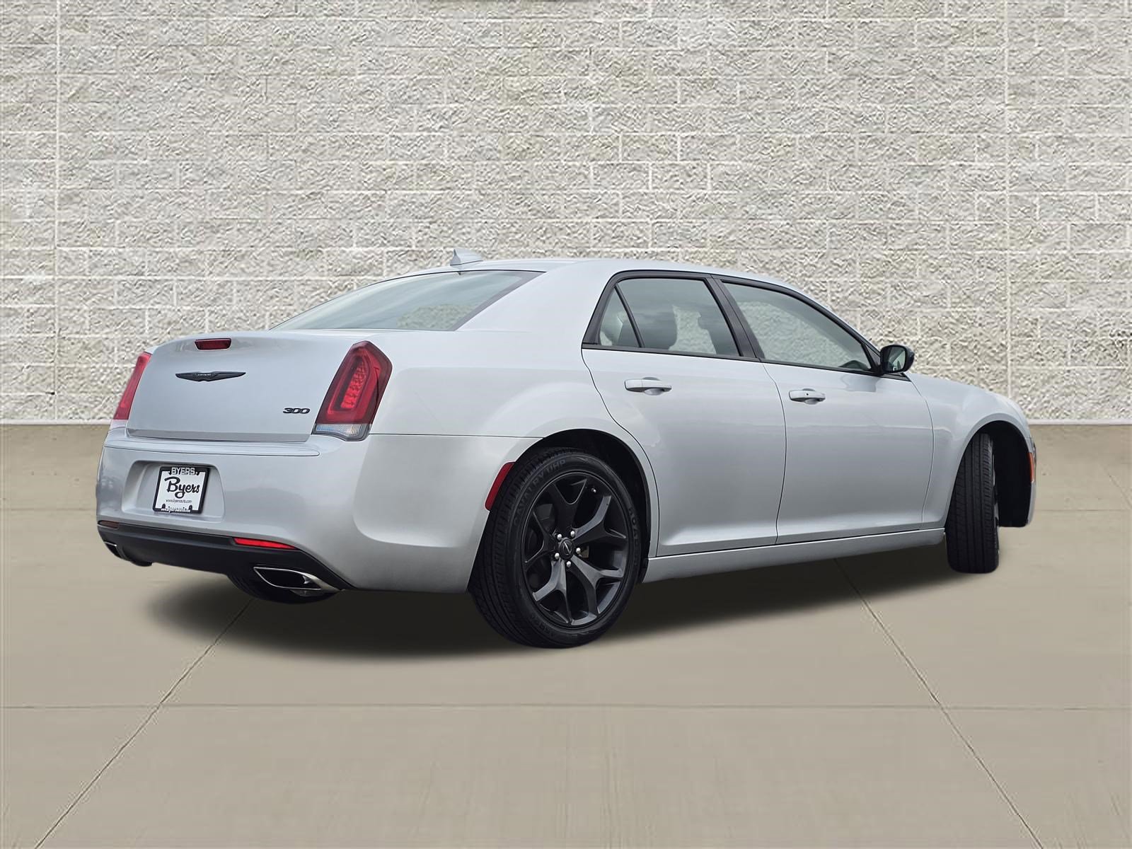 Used 2023 Chrysler 300 Touring w/ Sport Appearance Package RWD image 7