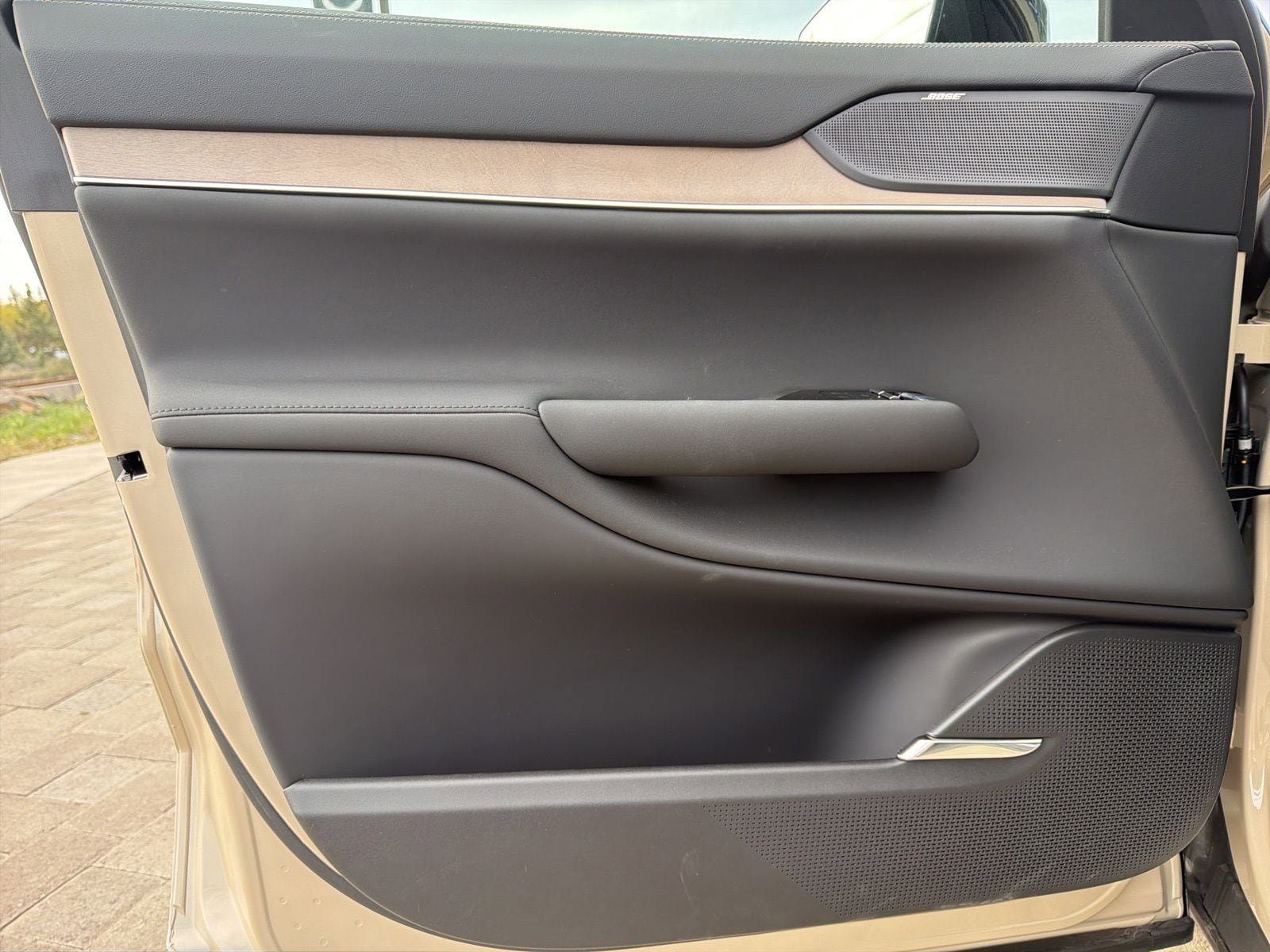 New 2025 Volvo EX90 Plus w/ Protection Package Premier AWD/4WD image 18