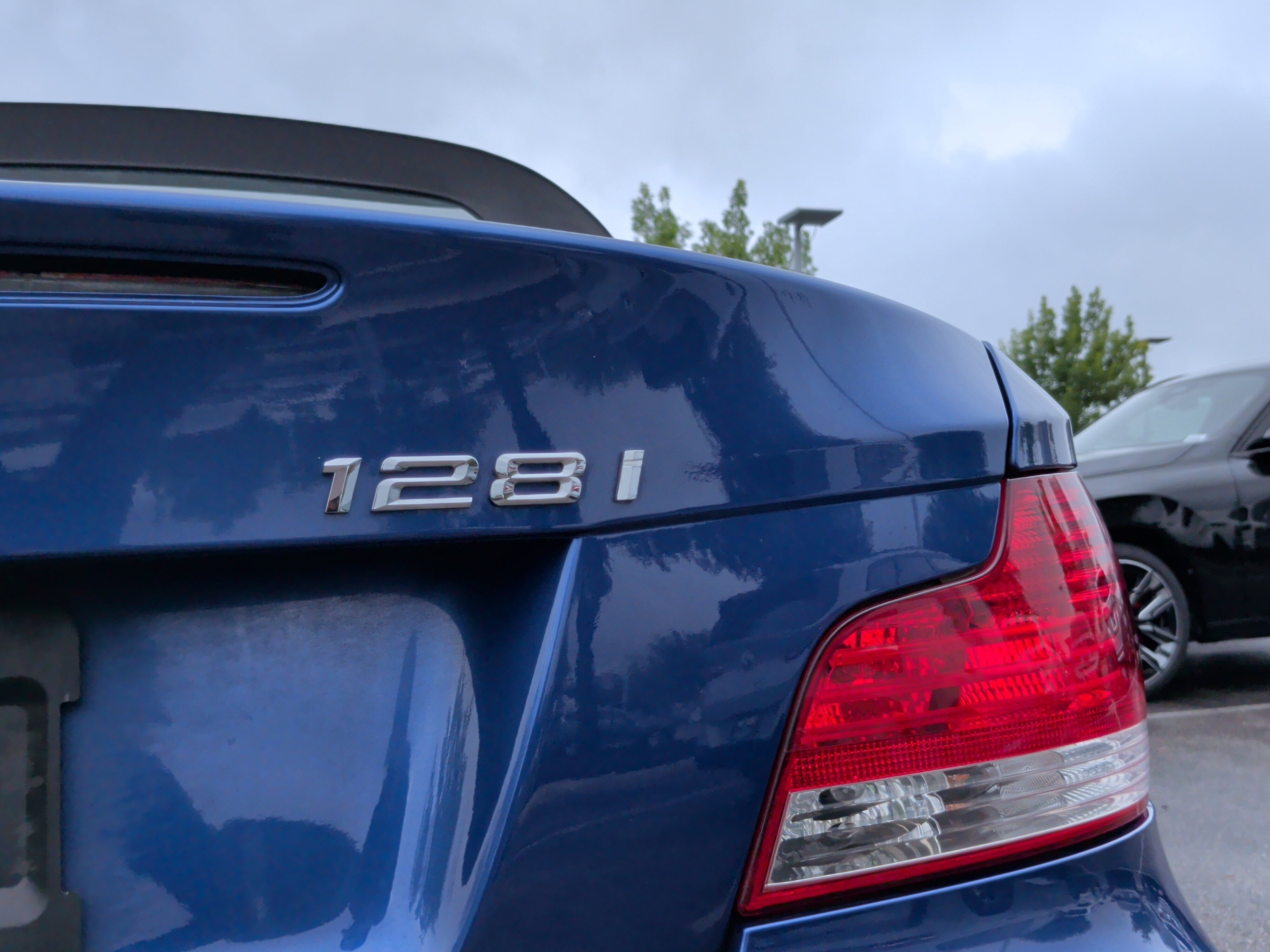 Used 2011 BMW 128i Convertible RWD image 11