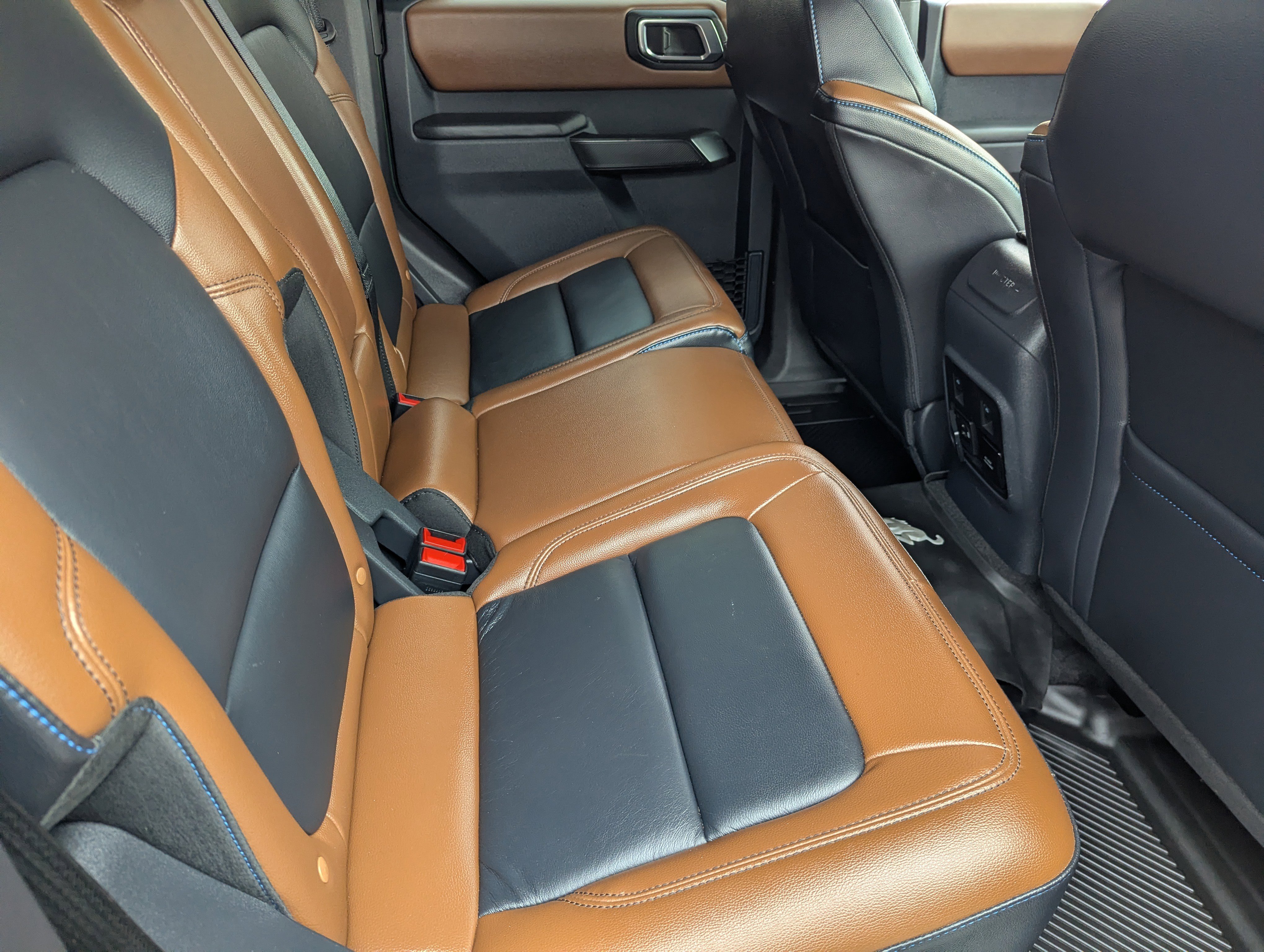 Used 2024 Ford Bronco Outer Banks image 11