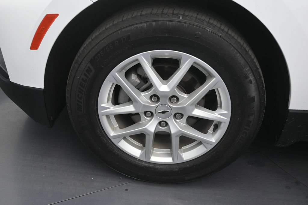 Used 2023 Chevrolet Equinox LT FWD image 9