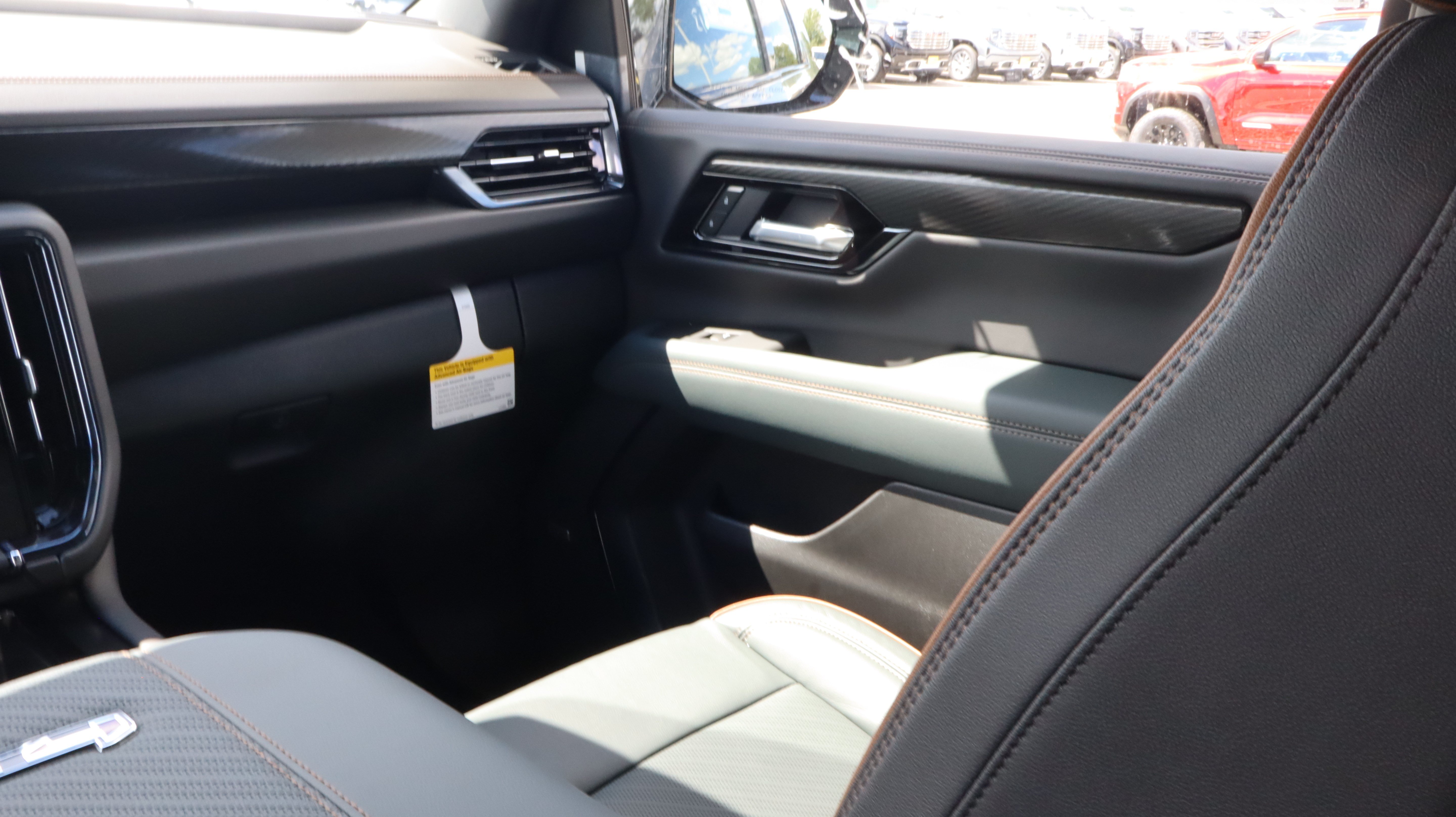 New 2026 GMC Yukon XL AT4 w/ AT4 Premium Package AWD/4WD image 11