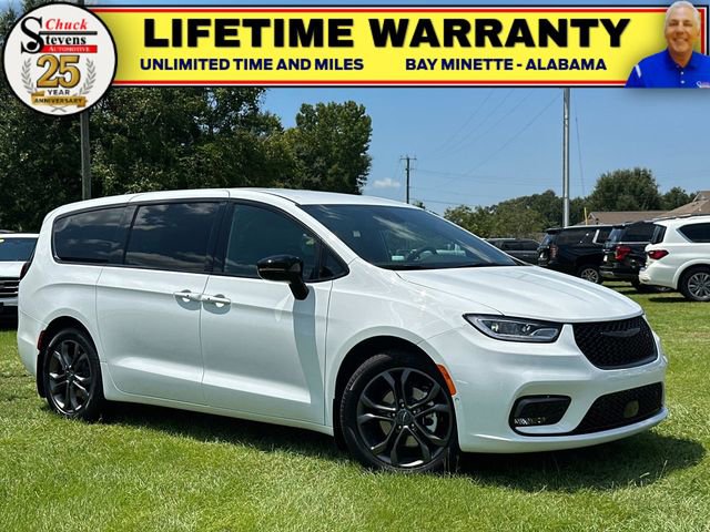 New 2026 Chrysler Pacifica Select