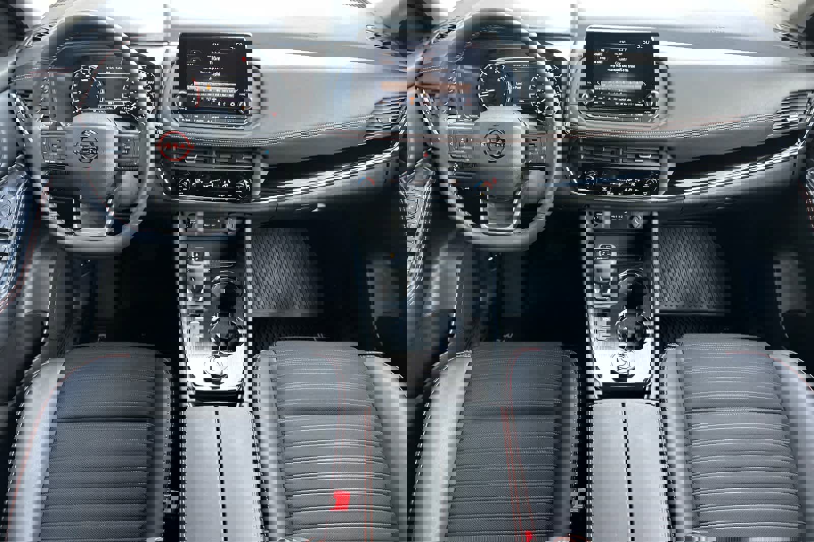 Used 2025 Nissan Rogue SV image 12