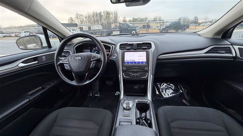 Used 2020 Ford Fusion SE FWD image 18