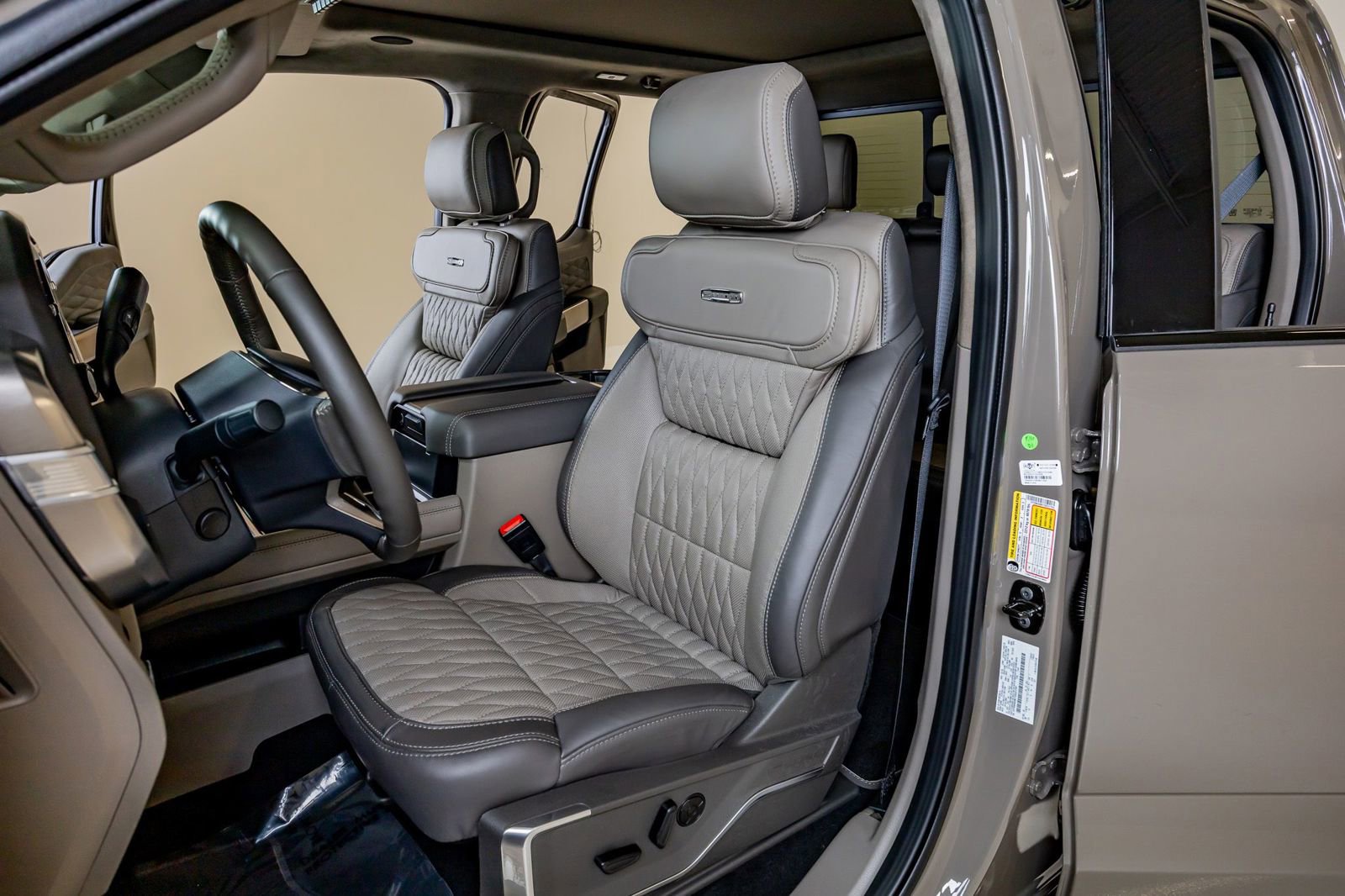 Used 2026 Ford F450 Platinum AWD/4WD image 31