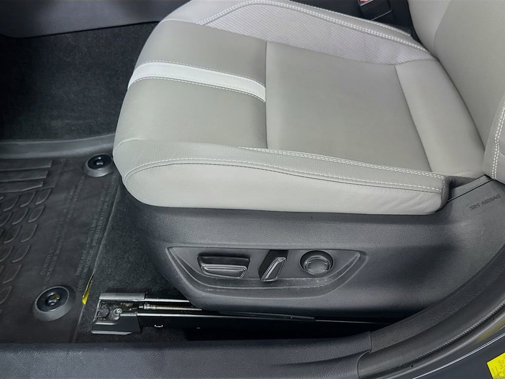 Used 2025 Toyota Camry SE image 21