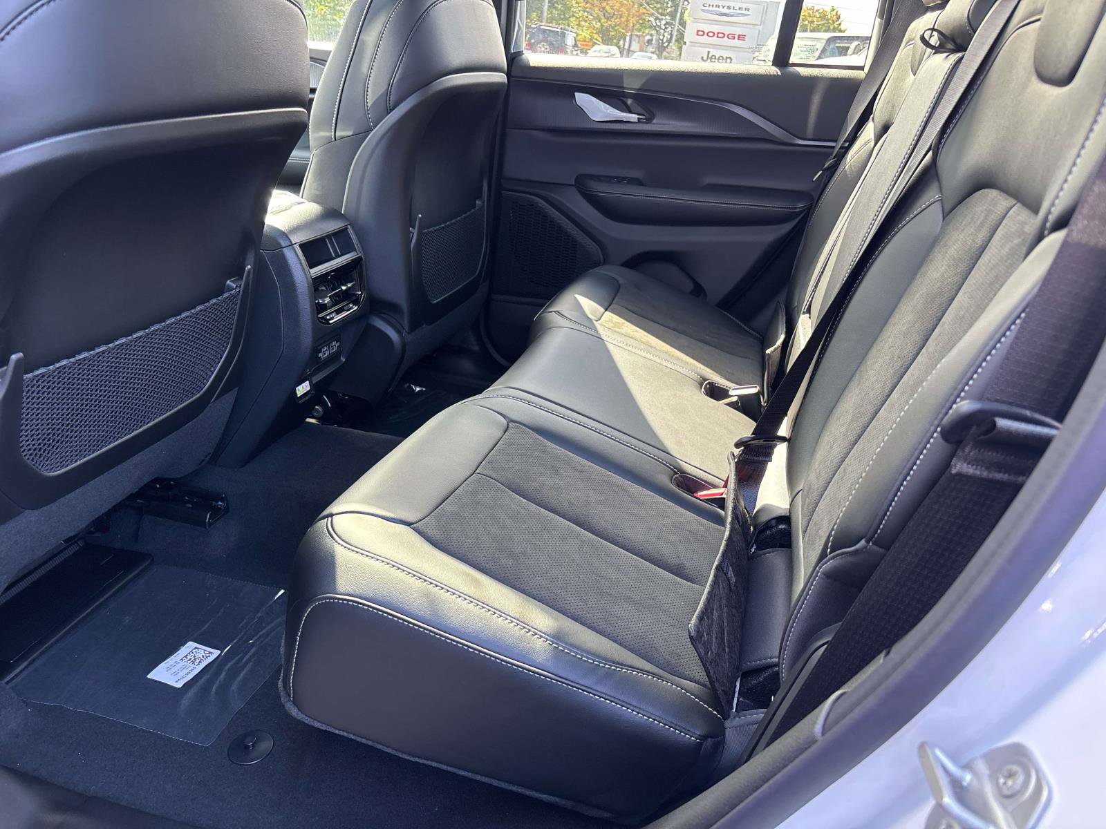 New 2025 Jeep Grand Cherokee Altitude image 6