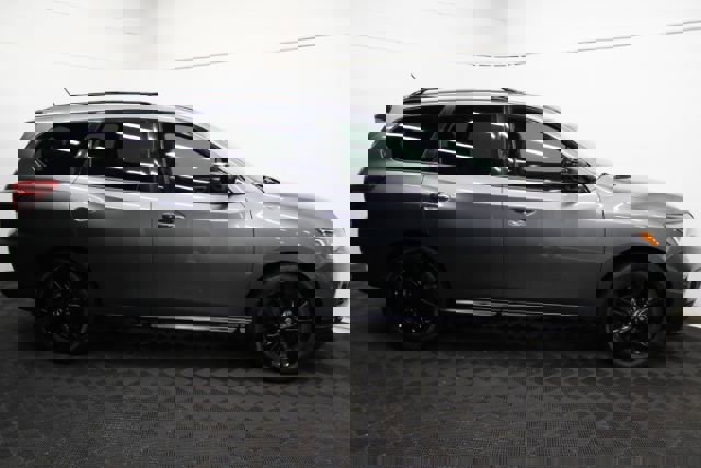 Used 2018 Nissan Pathfinder SL w/ Midnight Edition Package image 4