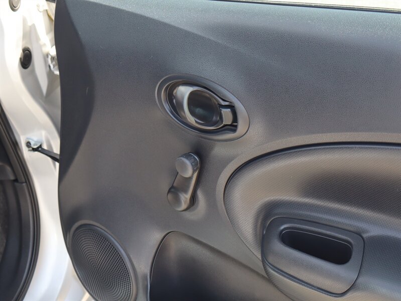 Used 2015 Nissan Versa Note S Plus FWD image 7