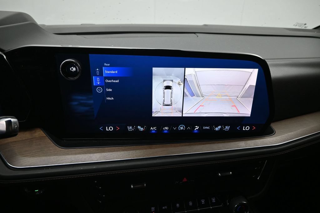 Used 2025 Chevrolet Tahoe High Country AWD/4WD image 14