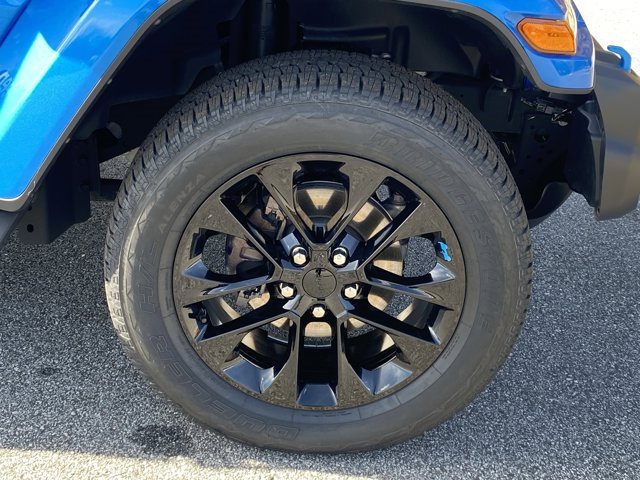 Used 2022 Jeep Wrangler Unlimited Sahara w/ Cold Weather Group image 27