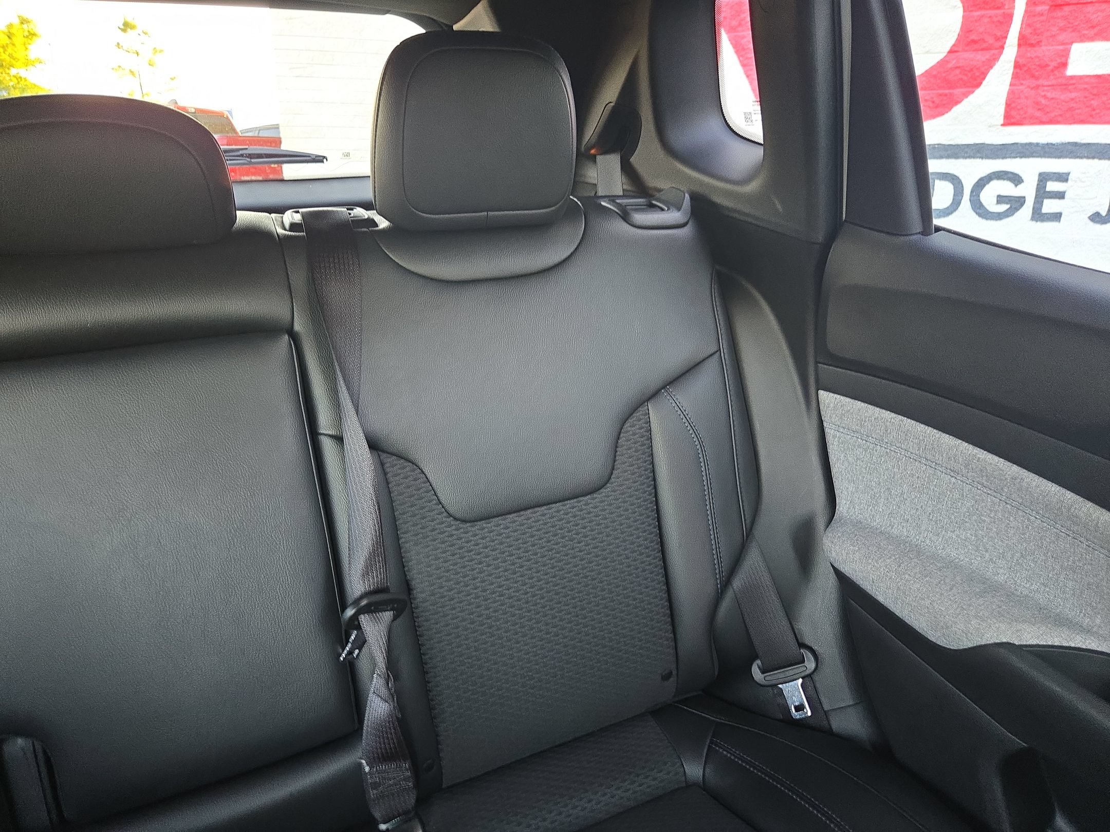 Used 2025 Jeep Compass Latitude AWD/4WD image 14