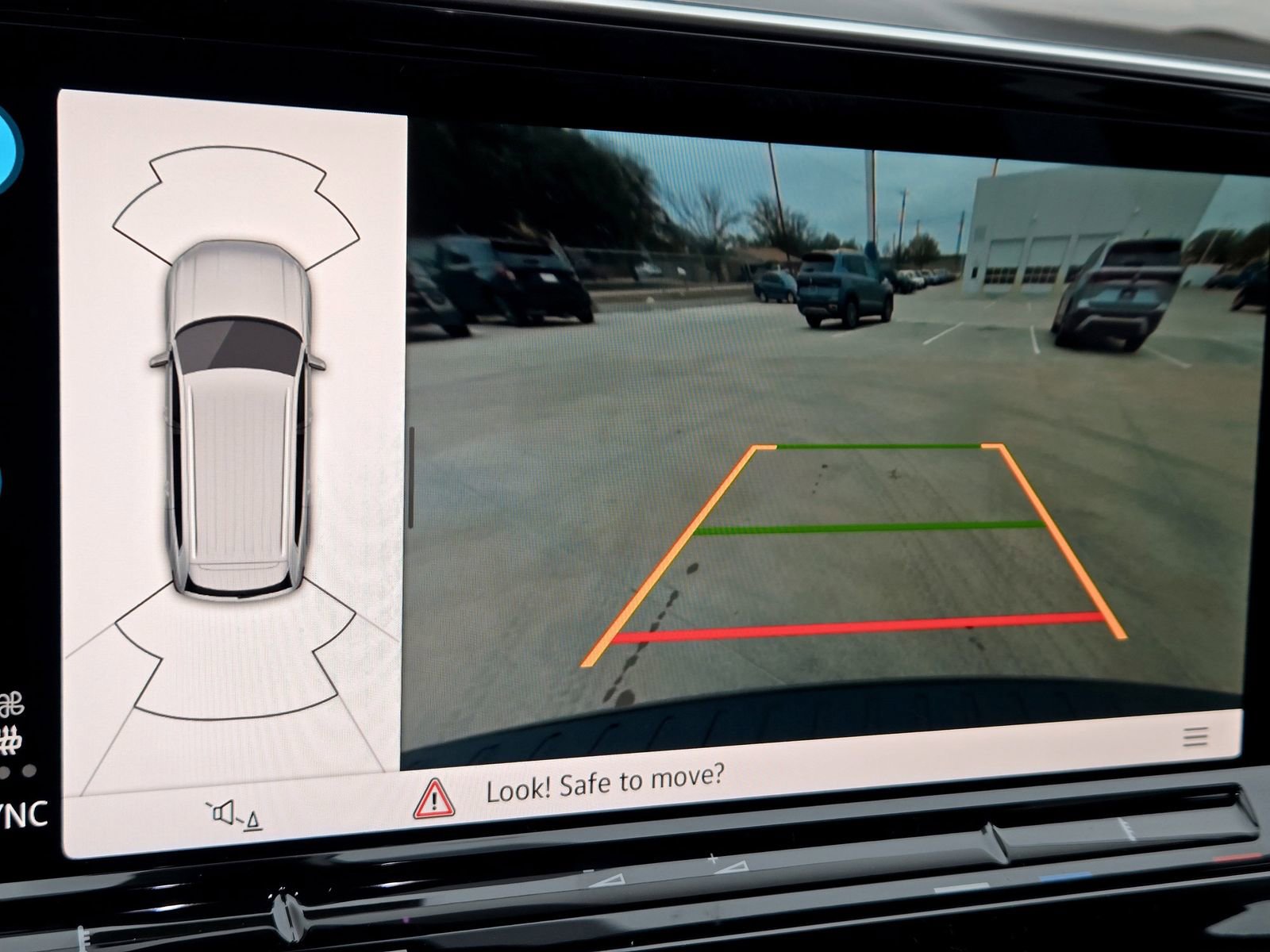 New 2026 Volkswagen Atlas SE image 12