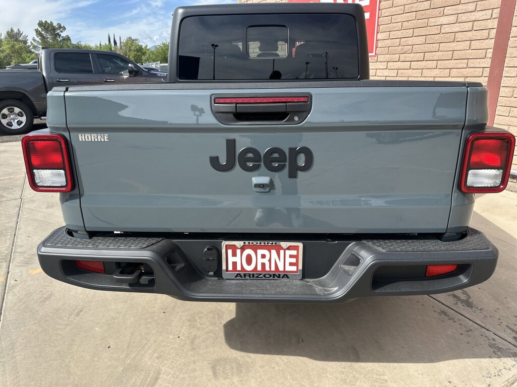 New 2025 Jeep Gladiator Sport image 4