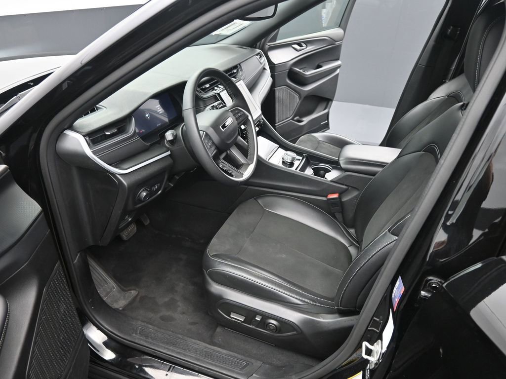 Used 2024 Jeep Grand Cherokee L Laredo AWD/4WD image 9