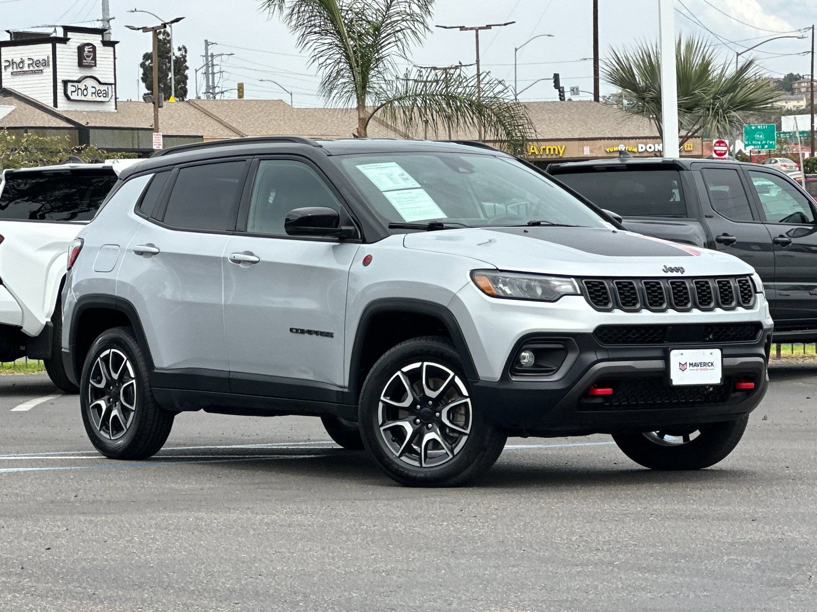 Used 2024 Jeep Compass Trailhawk AWD/4WD image 8