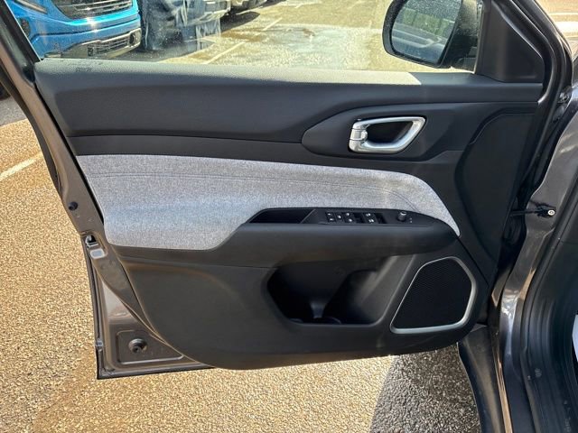 Used 2023 Jeep Compass Latitude image 13