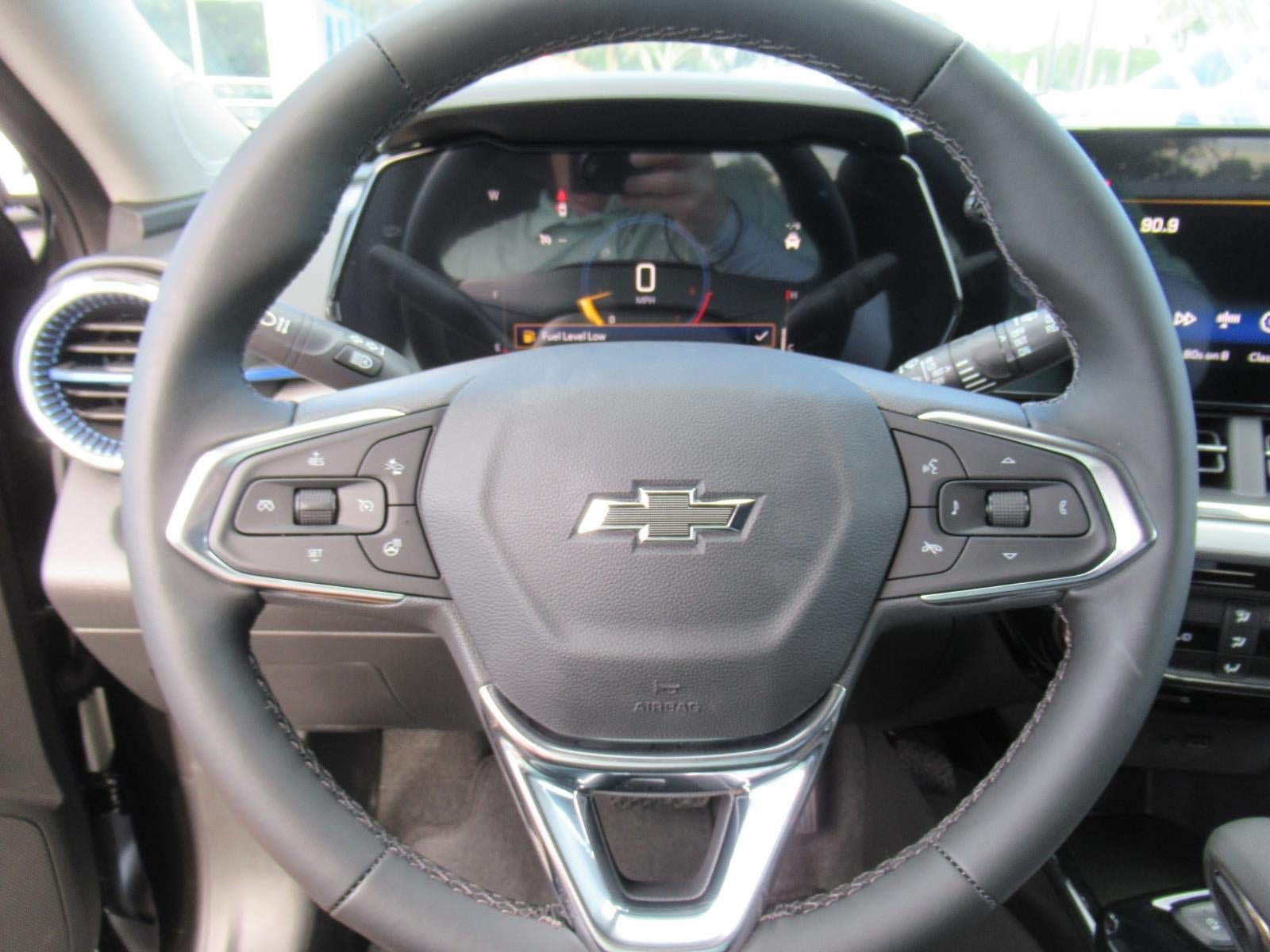 New 2026 Chevrolet Trax LT w/ Midnight Edition FWD image 21