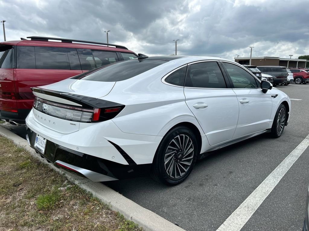 Used 2025 Hyundai Sonata Limited image 2