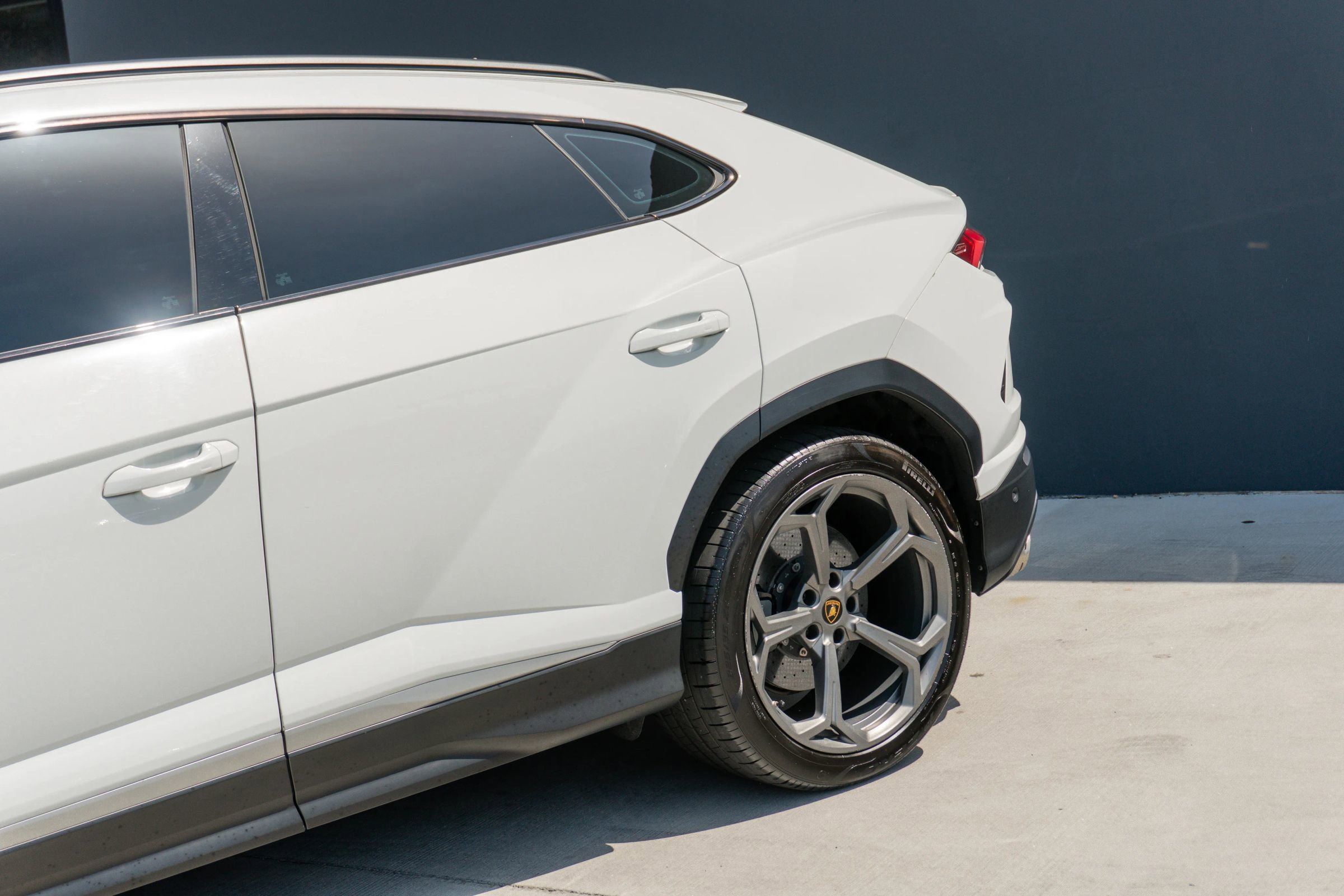 Used 2020 Lamborghini Urus AWD/4WD image 19