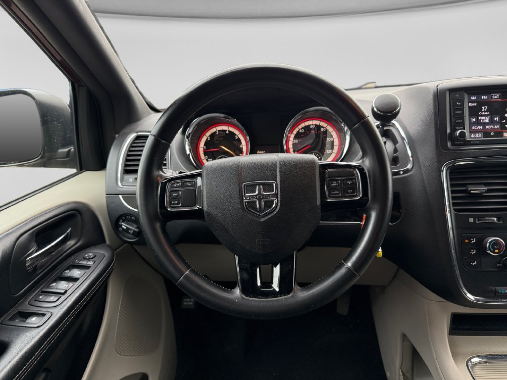 Used 2019 Dodge Grand Caravan SXT FWD image 14