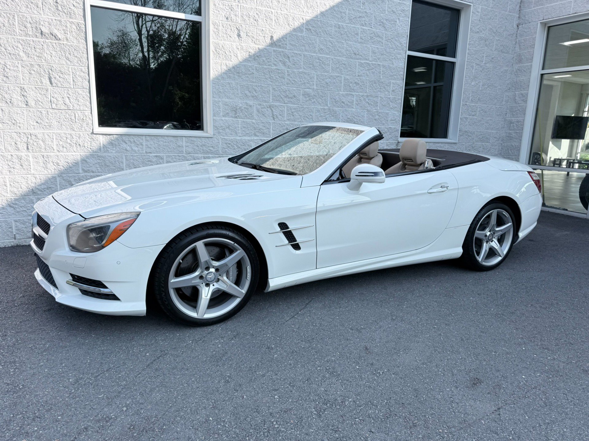 Used 2015 Mercedes-Benz SL 550 image 24