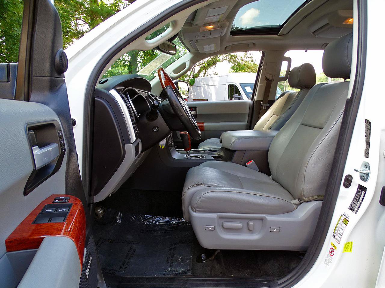 Used 2018 Toyota Sequoia Platinum AWD/4WD image 11