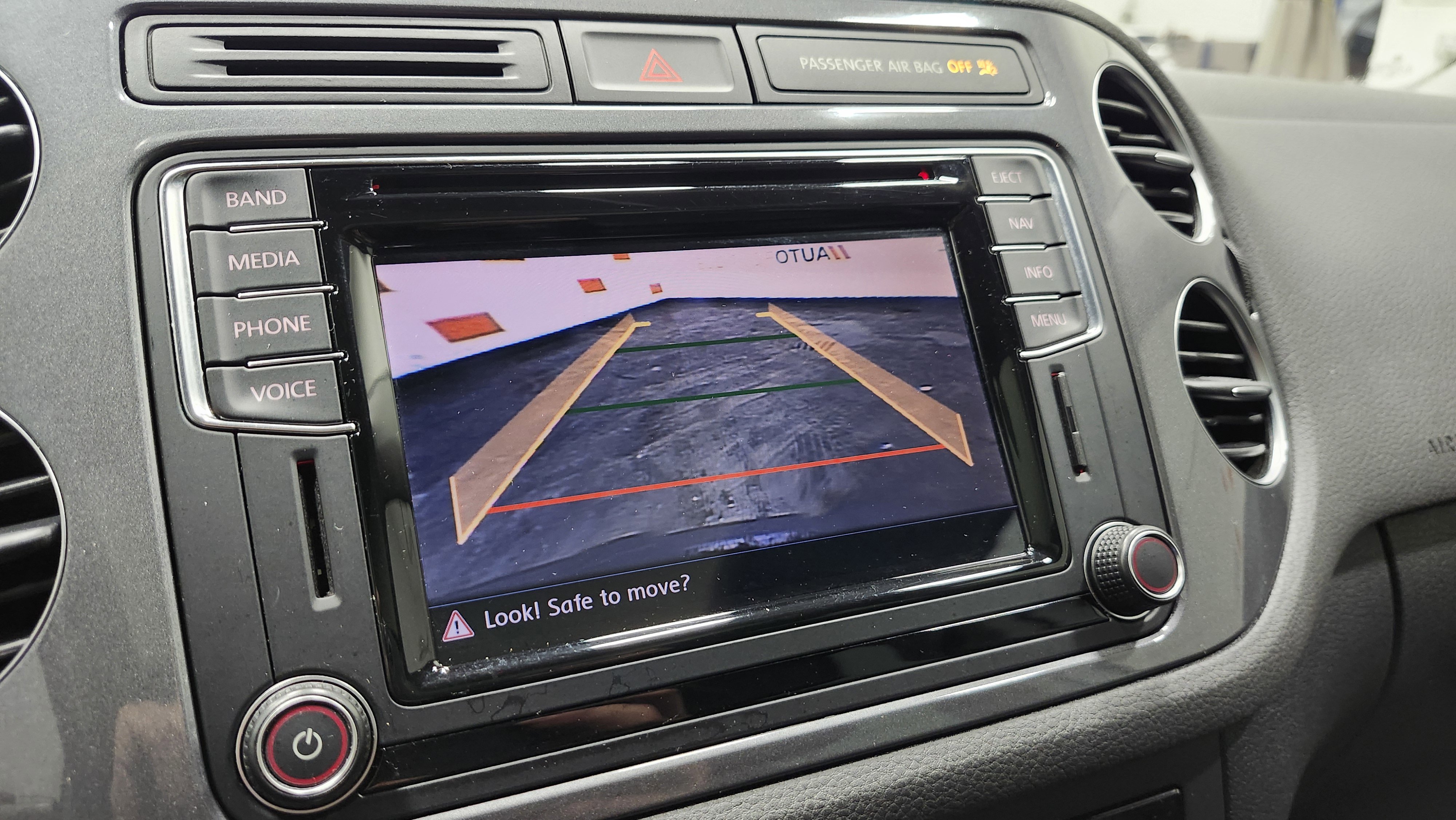 Used 2017 Volkswagen Tiguan SEL image 4