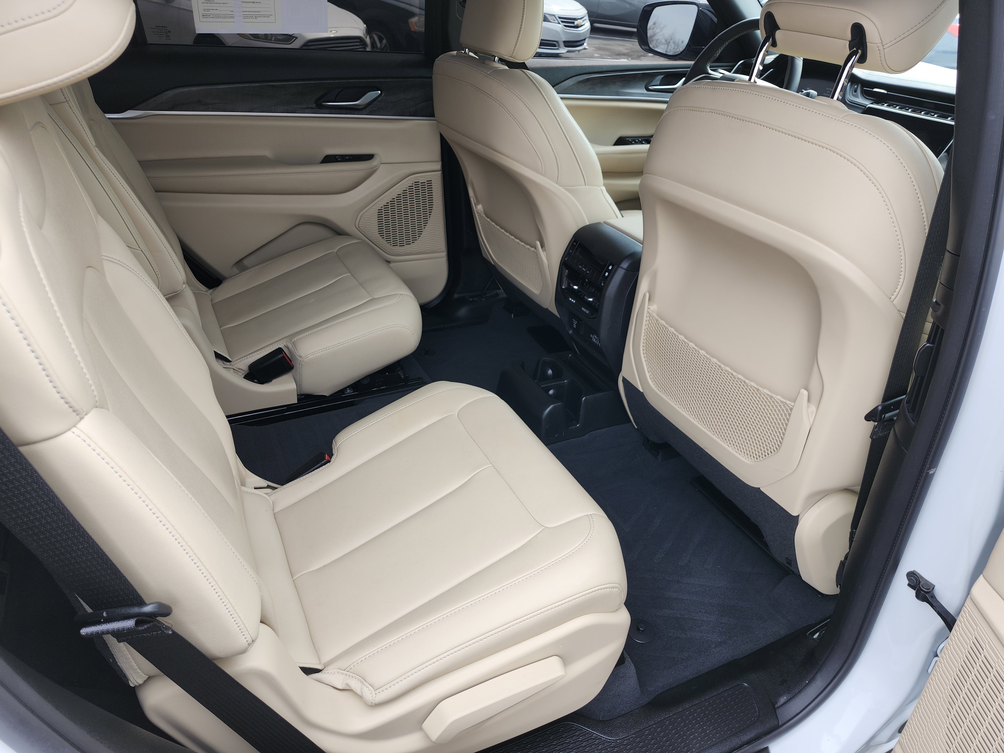 Used 2023 Jeep Grand Cherokee L Limited image 23