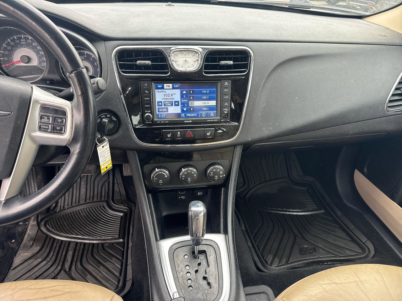 Used 2011 Chrysler 200 Limited FWD image 10