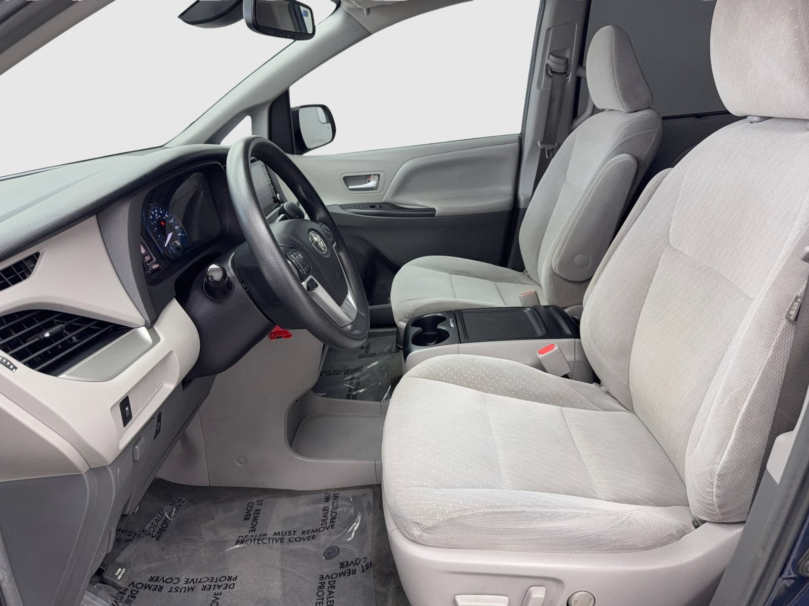 Used 2018 Toyota Sienna LE w/ Carpet Mat Package FWD image 17