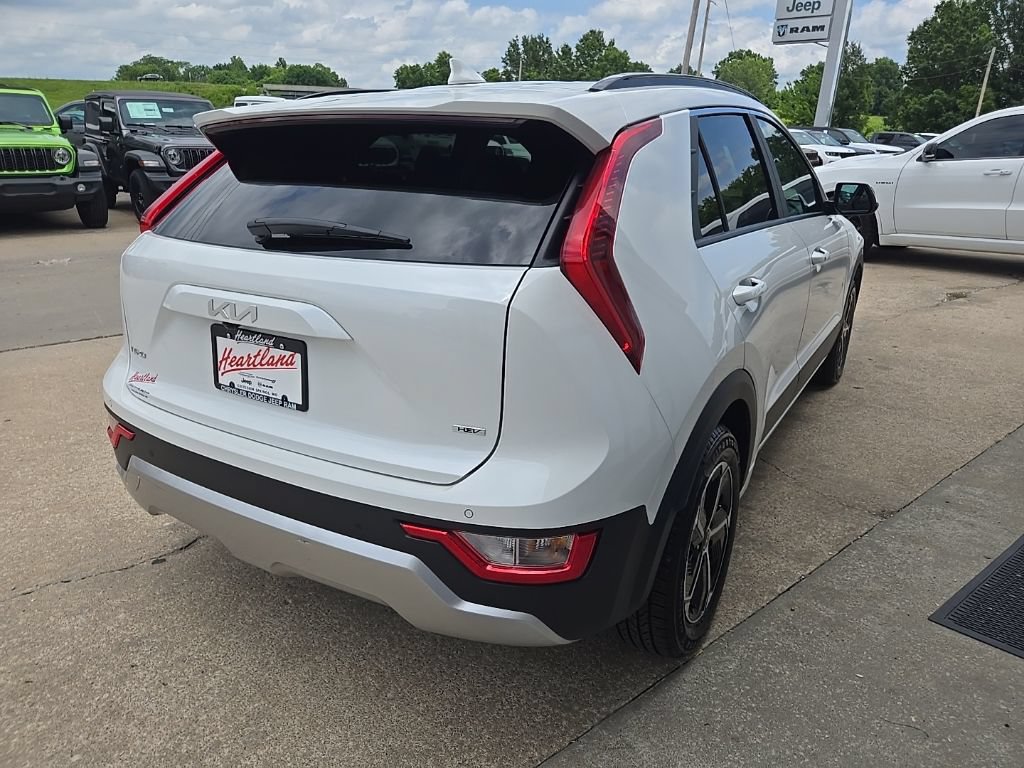 Used 2024 Kia Niro EX FWD image 11