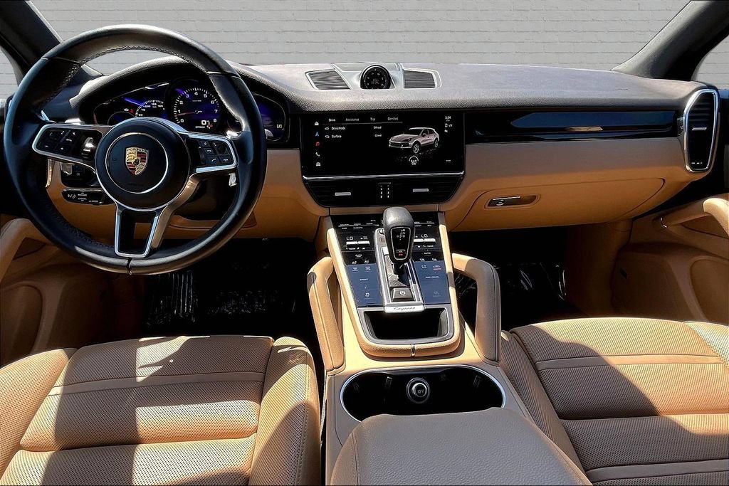 Used 2022 Porsche Cayenne AWD/4WD image 7
