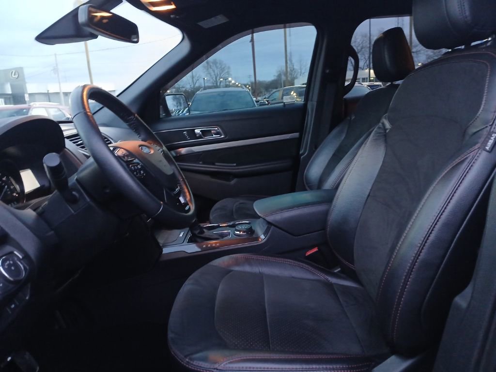 Used 2019 Ford Explorer XLT w/ XLT Sport Appearance Package image 15