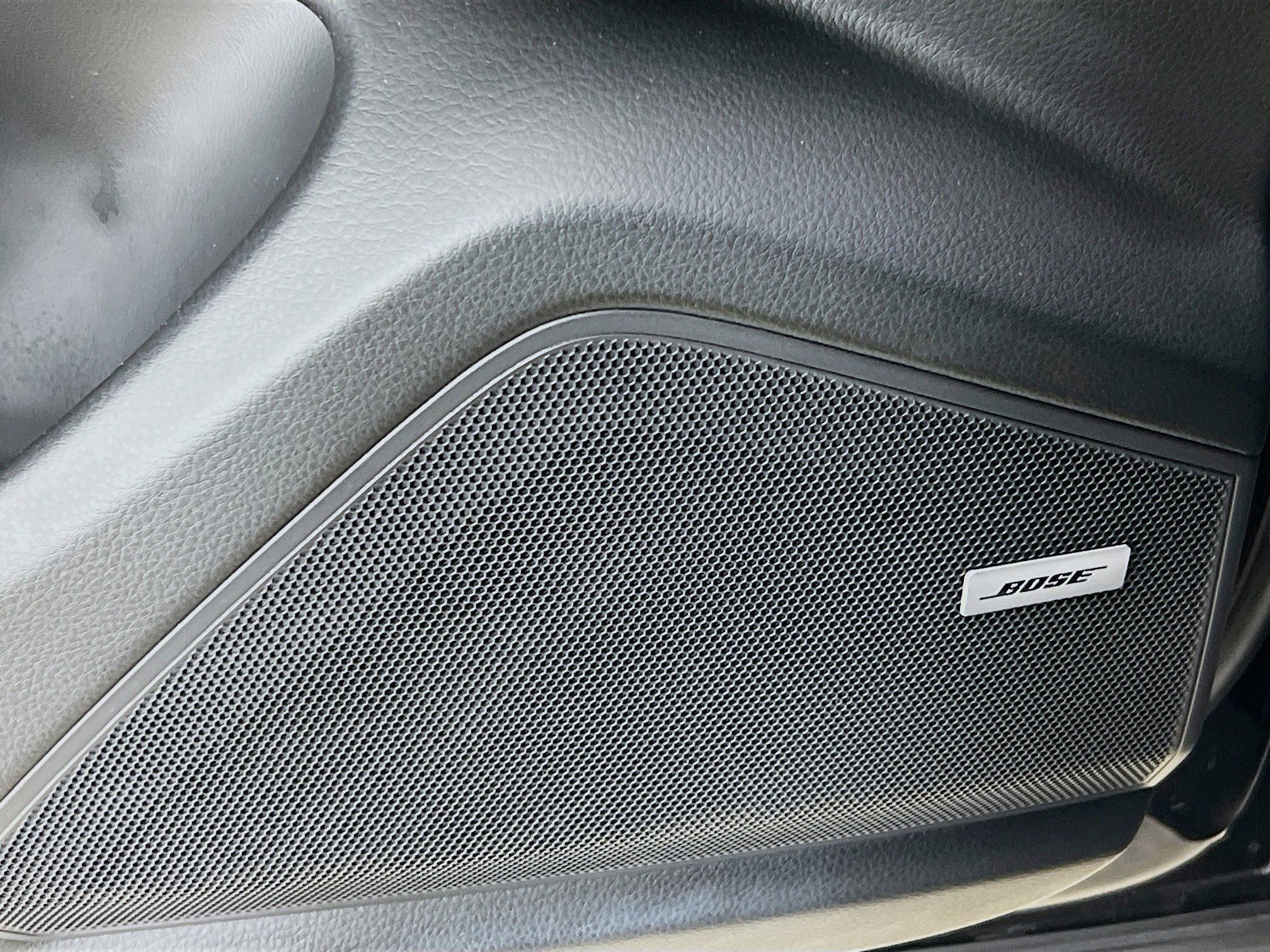 Used 2023 Porsche Cayenne Platinum Edition image 19