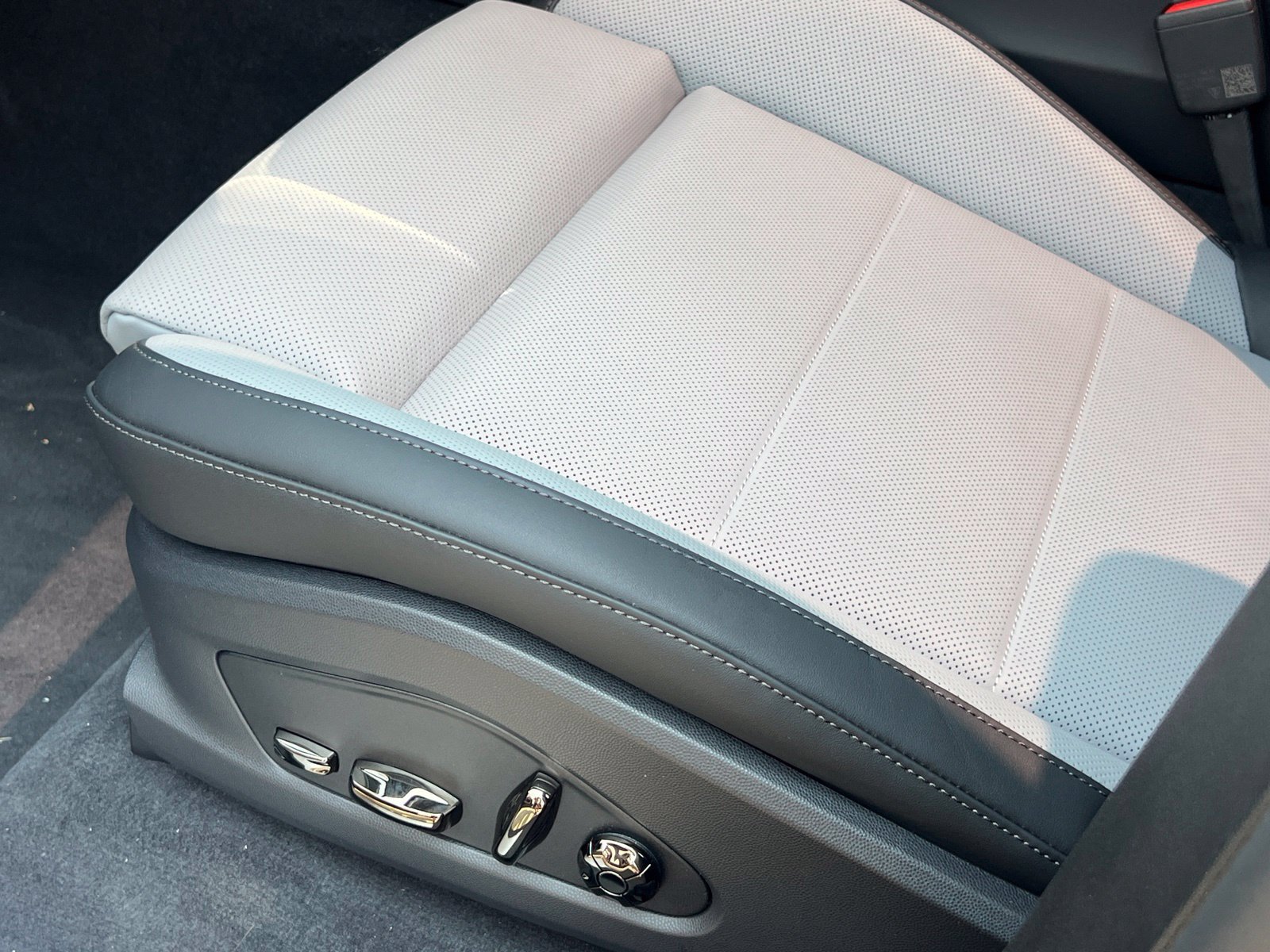 New 2026 Porsche Cayenne Electric AWD/4WD image 34