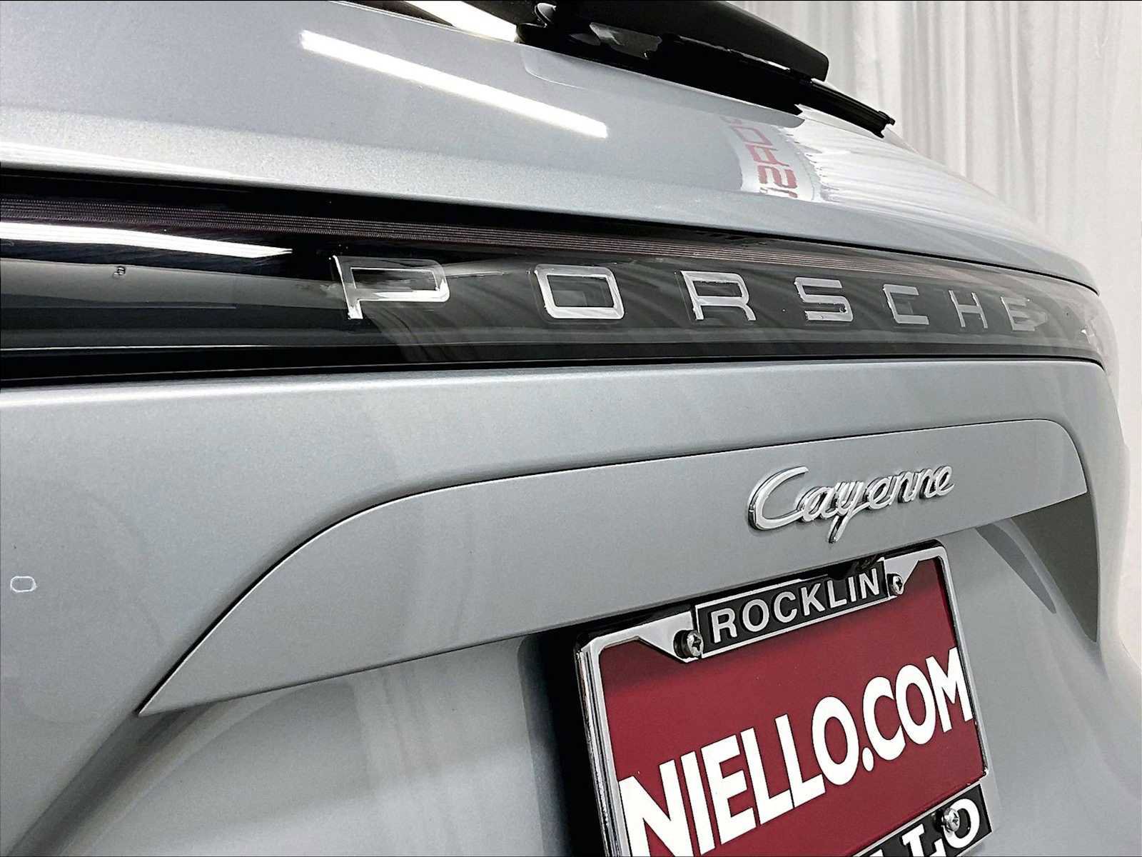 Used 2023 Porsche Cayenne image 34