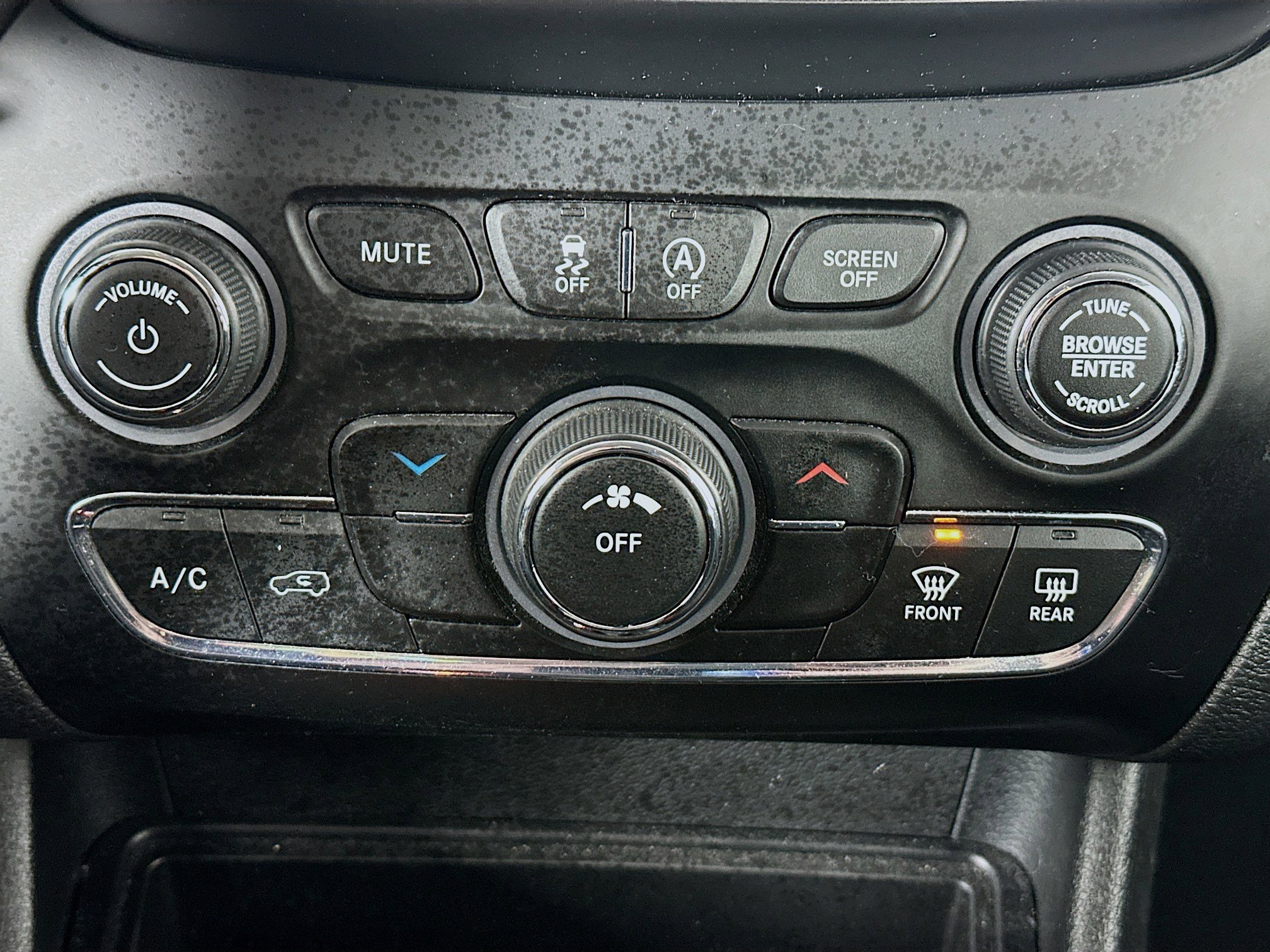 Used 2019 Jeep Cherokee Latitude w/ Popular Appearance Group image 19