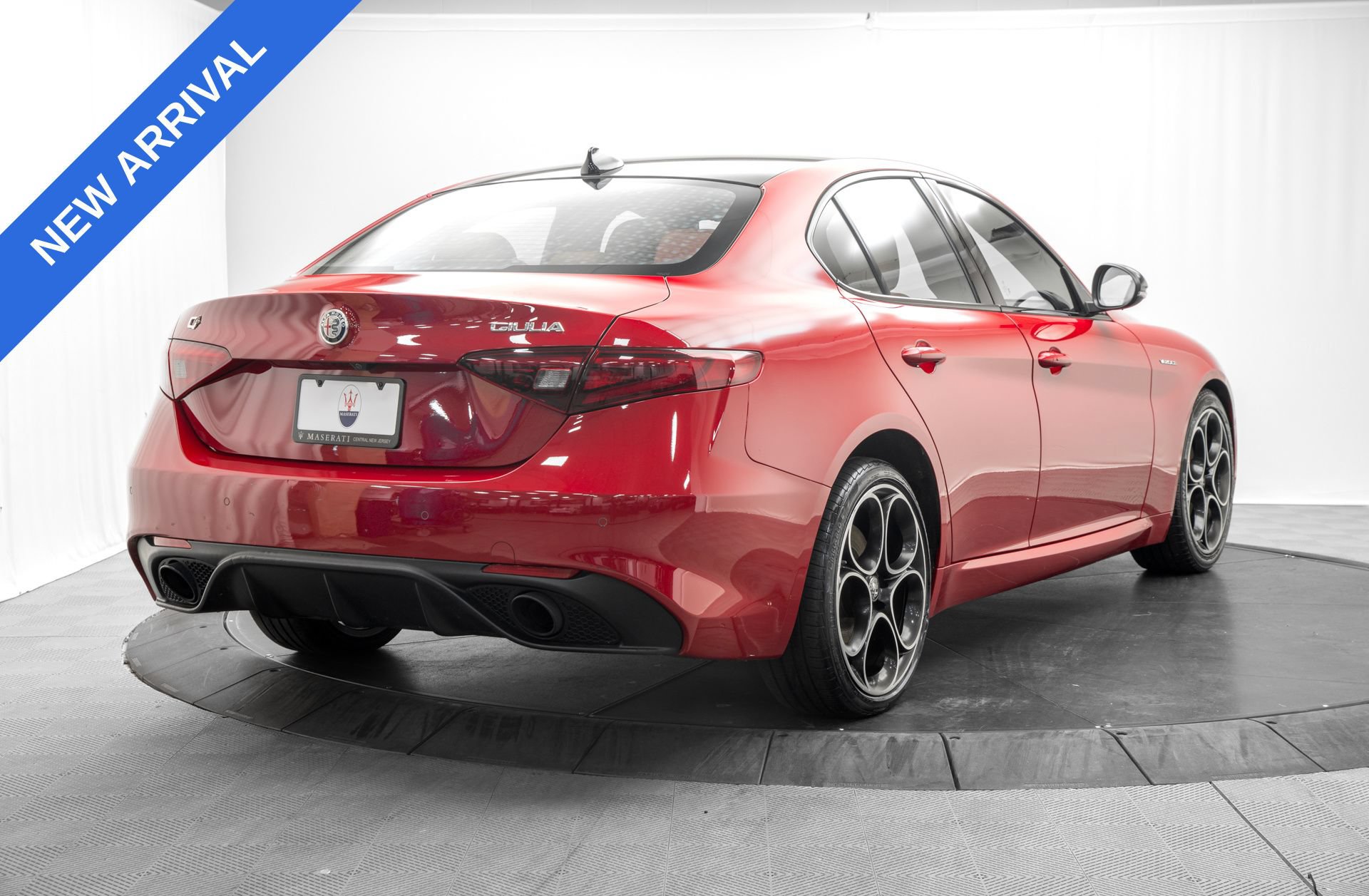 Used 2023 Alfa Romeo Giulia Veloce AWD/4WD image 7