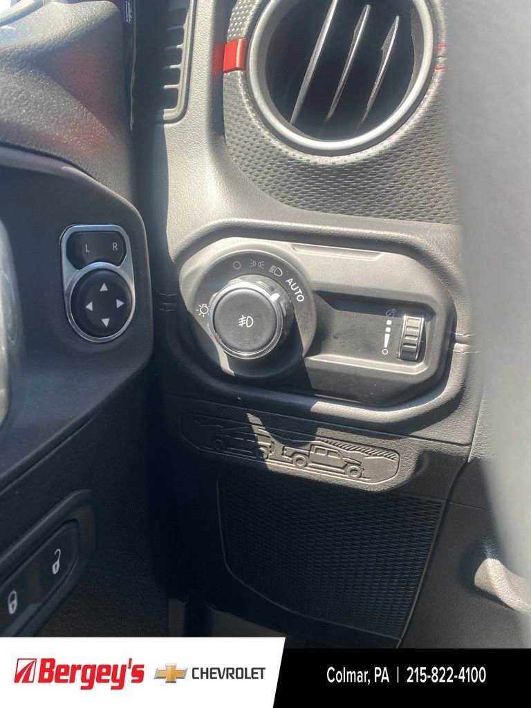 Used 2025 Jeep Wrangler Unlimited Rubicon AWD/4WD image 40