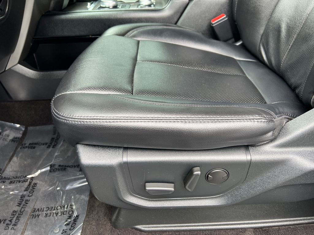 Used 2020 Ford Expedition Max XLT w/ Equipment Group 202A AWD/4WD image 12