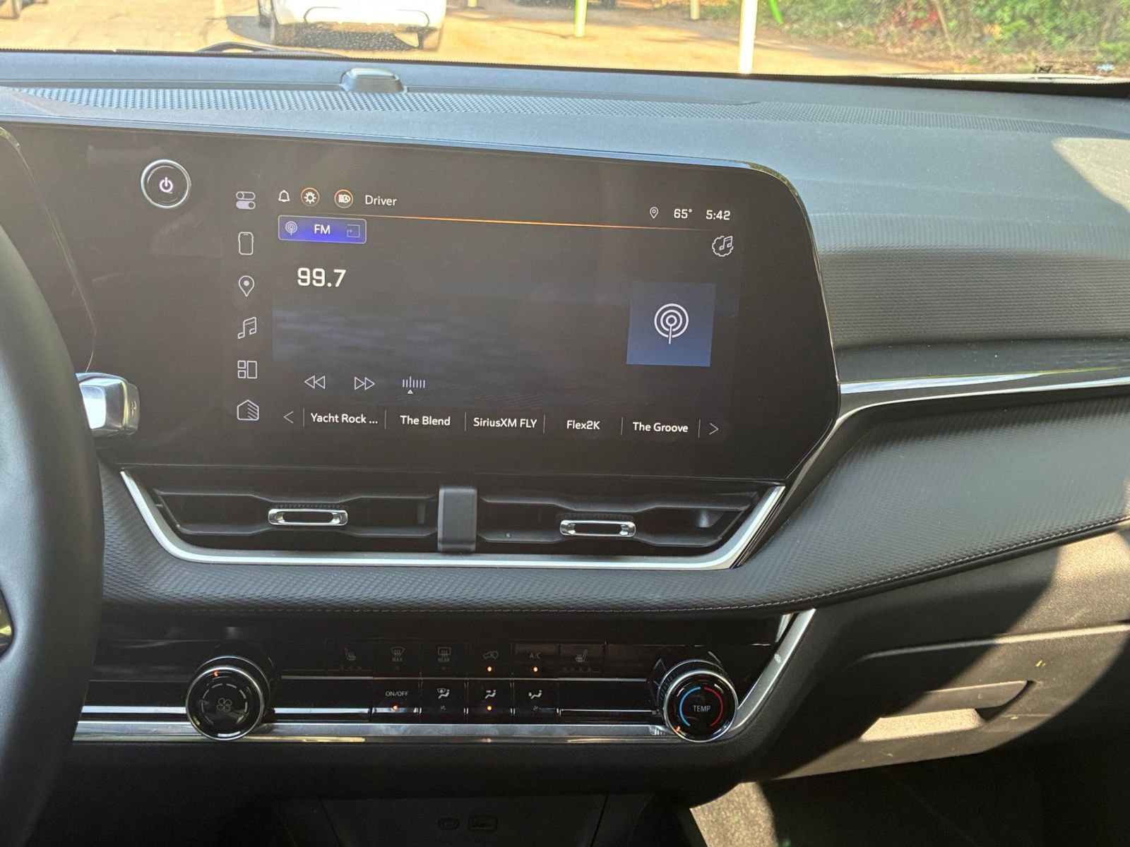 Used 2025 Chevrolet Equinox LT FWD image 17
