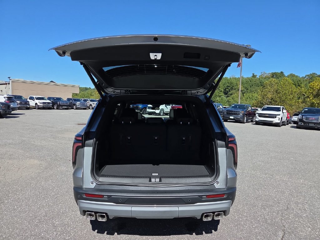New 2027 Chevrolet Traverse LT w/ Sun and Wheel Package FWD image 25