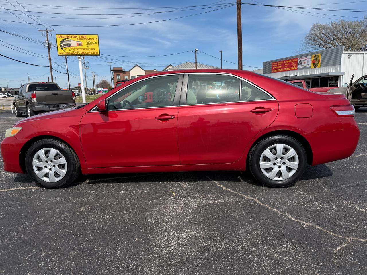 Used 2010 Toyota Camry LE image 9