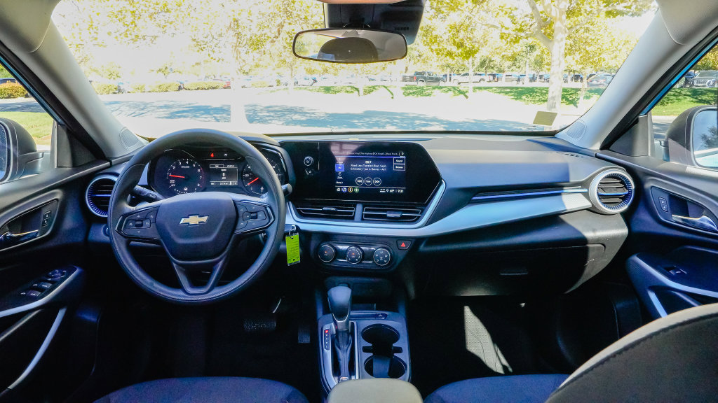 Used 2025 Chevrolet Trax LS FWD image 14
