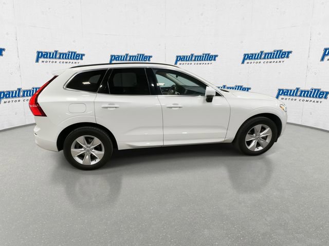 Used 2022 Volvo XC60 B5 Momentum image 12