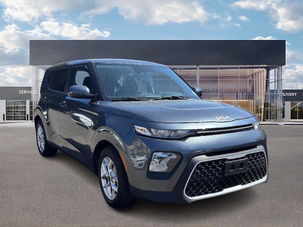 Certified 2022 Kia Soul LX w/ Technology Package image 3