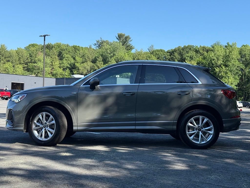 Used 2023 Audi Q3 2.0T Premium w/ Convenience Package AWD/4WD image 2