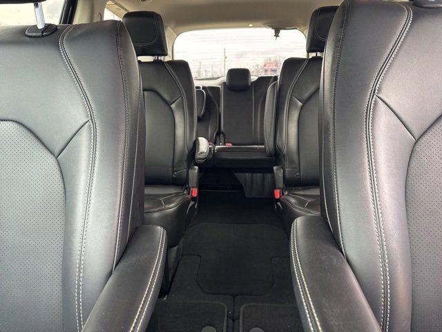 Used 2024 Chrysler Pacifica Touring-L image 25